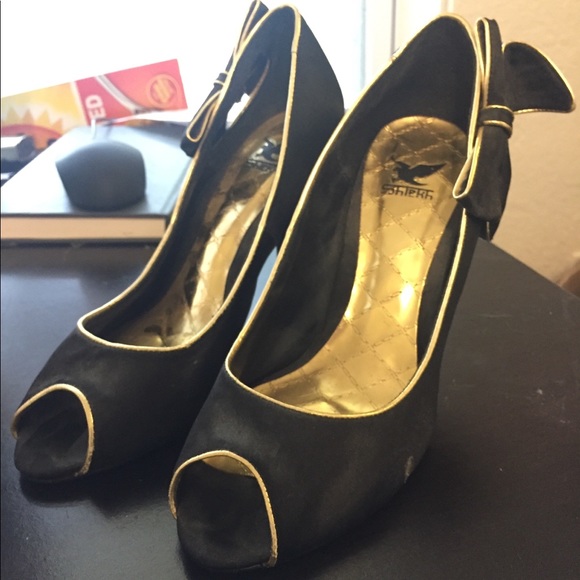 ASOS x Shiekh Gold Bow Peep Toe Black Heels - Picture 2 of 7